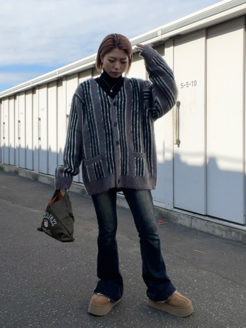Reinaさんの「STRIPE KNIT CARDIGAN / ストライプ ニット カーディガン / AVIREX / アヴィレックス（AVIREX）」を使ったコーディネートの1枚目の写真