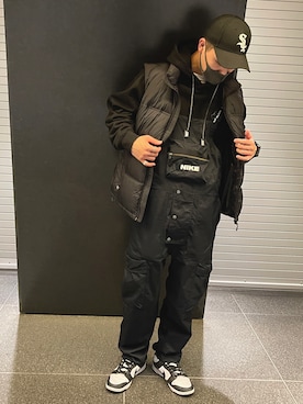 「NIKE(ナイキ)のアイテム(サロペット/オーバーオール)」を使った、南條 良輔さん(メンズ・180cm)の冬コーディネート
