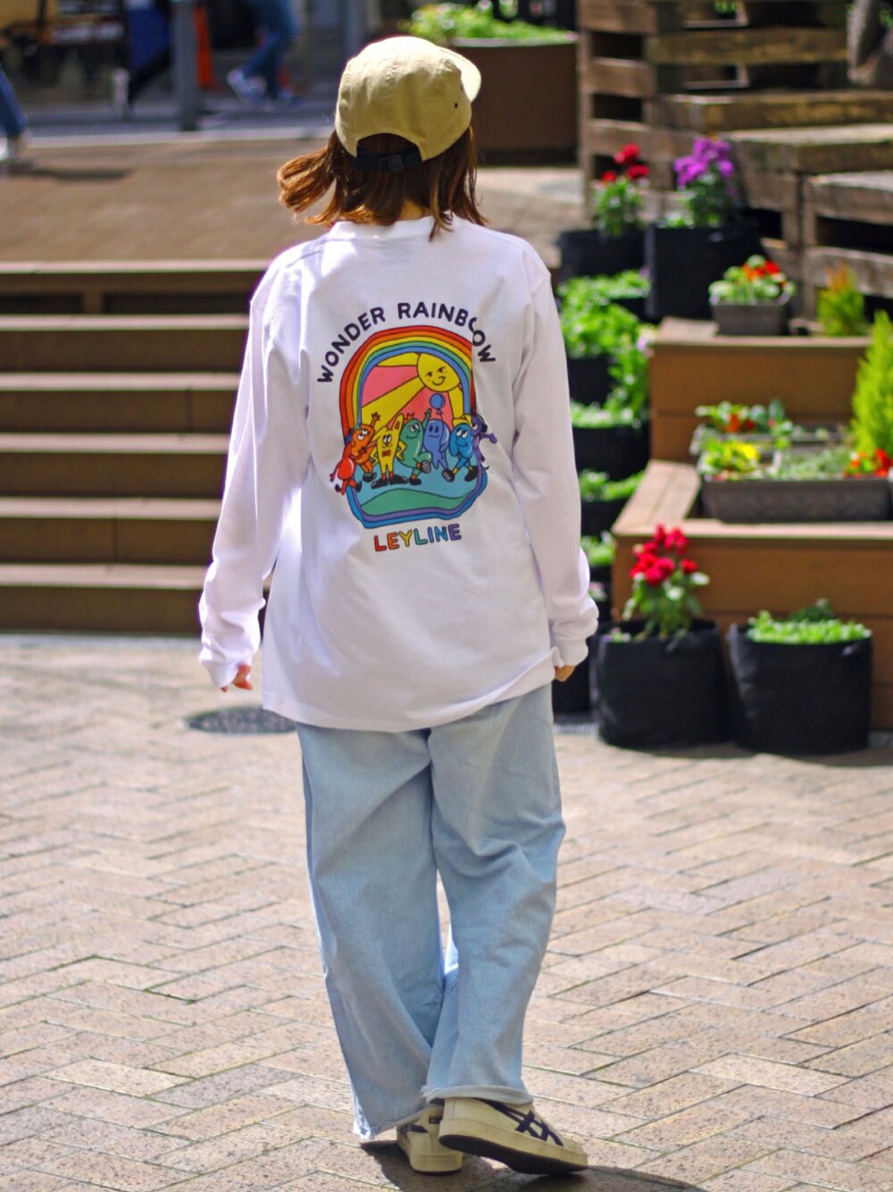 soe213さんの「Wonder rainbow l/s tee（Leyline）」を使ったコーディネートの1枚目の写真