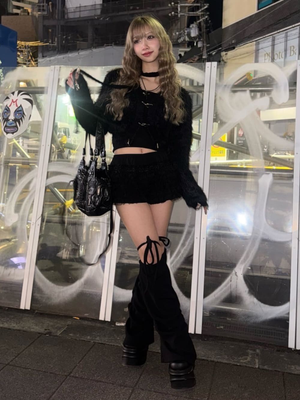 Never mind the XU / Chikashitsu+さんの「【XU/エックスユー】vintage leather bag/ビンテージ フェイクレザー バッグ オールブラック ショルダーバッグ ハンドバッグ 2way（XU）」を使ったコーディネートの1枚目の写真