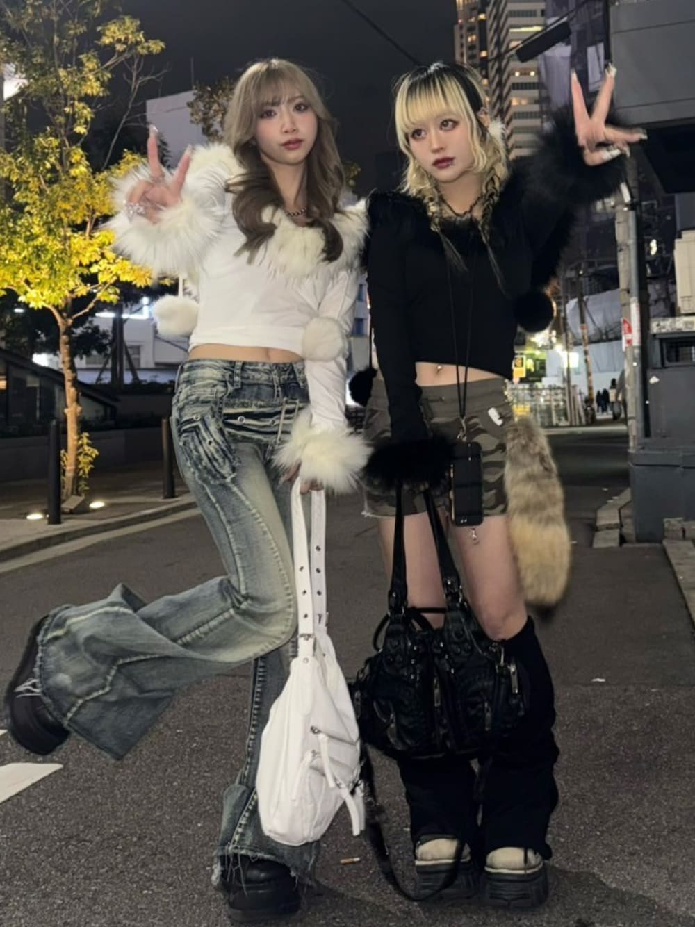 Never mind the XU / Chikashitsu+さんの「ストリートファッション XU エックスユー leather shoulder bag フェイクレザーバッグ ポケットバッグ ショルダーバッグ 大容量バッグ 肩掛けバッグ 韓国ファッション 韓国ストリート（XU）」を使ったコーディネートの1枚目の写真