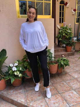 「NIKE(ナイキ)のアイテム(スウェットパンツ)」を使った、Faby Arroyoさん(レディース・170cm)の夏コーディネート