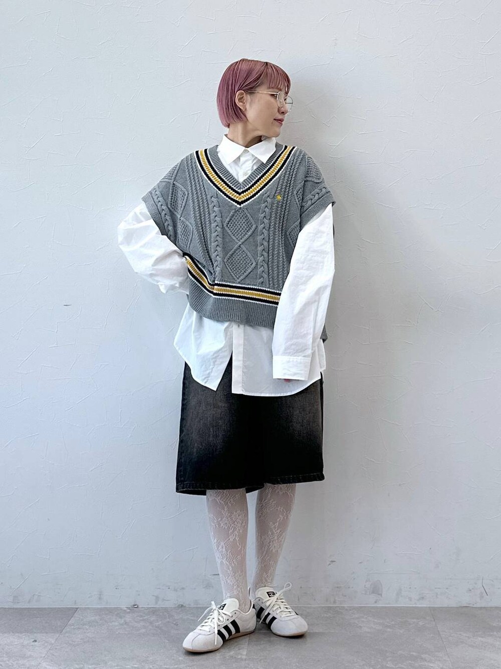 たけおさんの「加工デニムワイドハーフパンツ（RAGEBLUE）」を使ったコーディネートの1枚目の写真