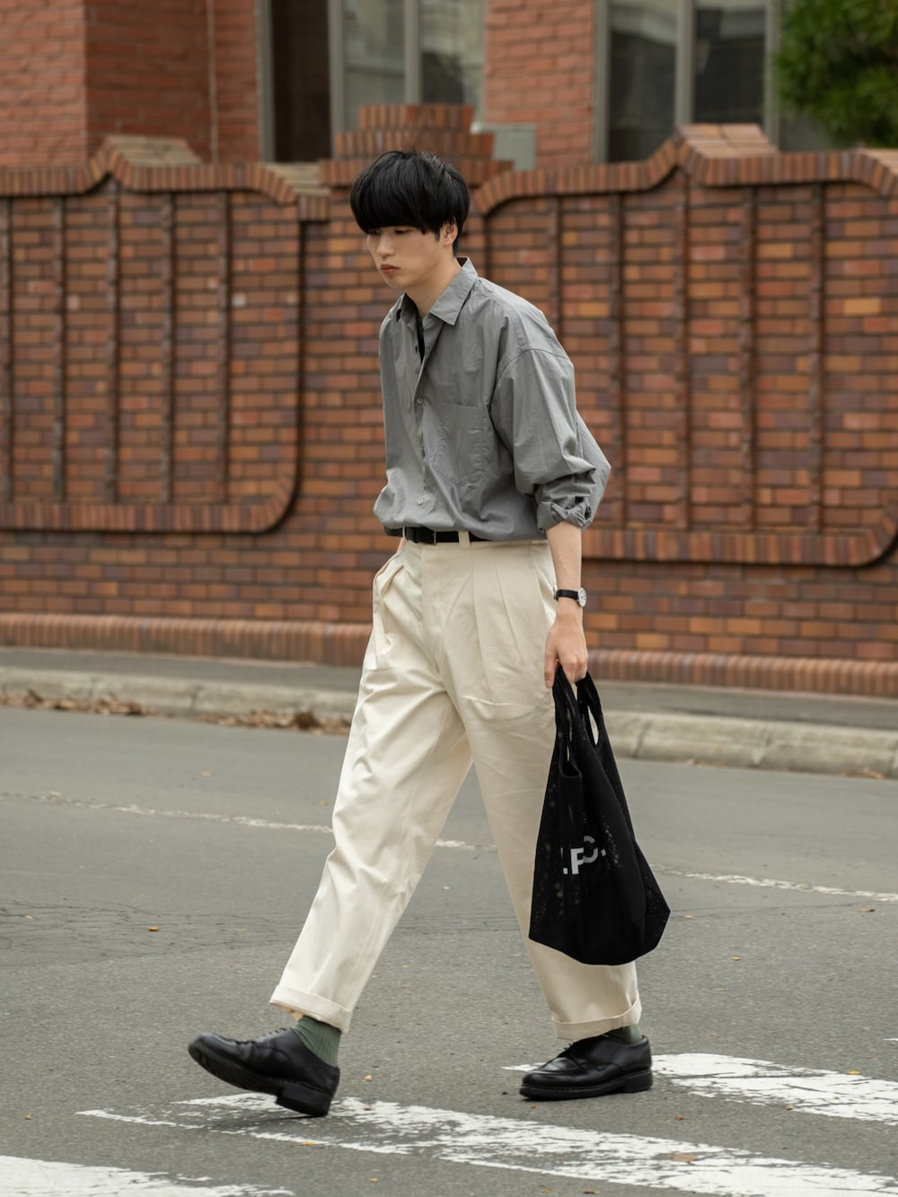   風早ゆうたさんの「SHIRT FIRSTHAND by 5525gallery/シャツファーストハンド バイ 5525ギャラリー RegularCollar LongSleeve SHIRT / レギュラーカラーシャツ（Firsthand）」を使ったコーディネートの1枚目の写真