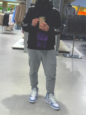 「NIKE(ナイキ)のアイテム(スウェットパンツ)」を使った、eitoさん(メンズ・170cm)の冬コーディネート