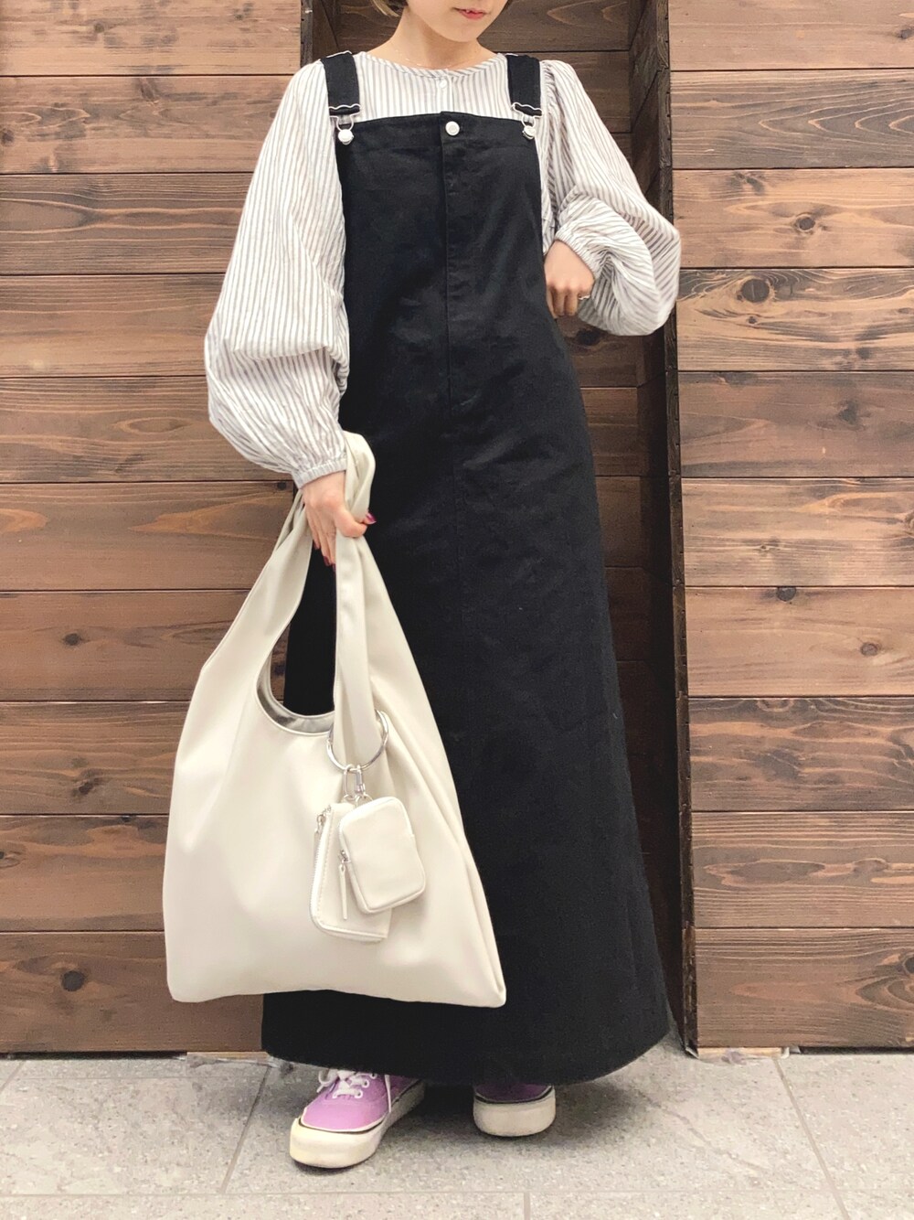 アコさんの「フロントジップジャンパースカート（URBAN RESEARCH Sonny Label）」を使ったコーディネートの1枚目の写真