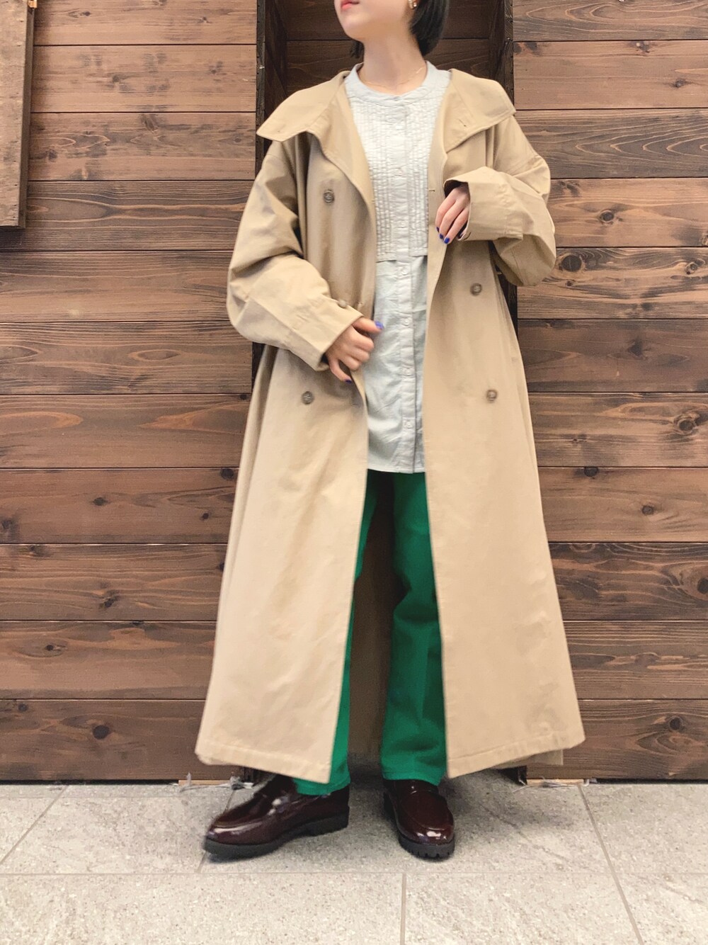 アコさんの「コットンピンタックヨークシャツ（URBAN RESEARCH Sonny Label）」を使ったコーディネートの1枚目の写真