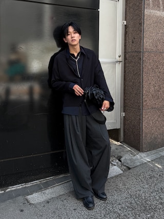 「DIMITRI BLACK(ディミトリブラック)のアジャストツーピンタックワイドスラックス_ストライプチャコール(スラックス)」を使った、KAIさん(メンズ・183cm)の春コーディネート