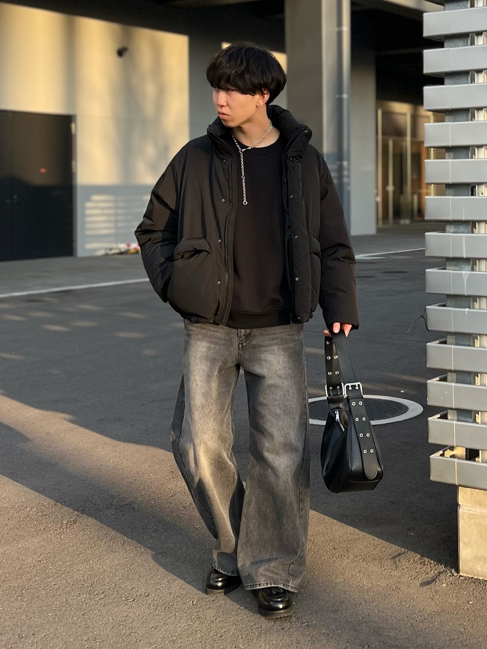 kenさんの「CURVED FLARE DENIM SLACKS（WYM LIDNM）」を使ったコーディネートの1枚目の写真