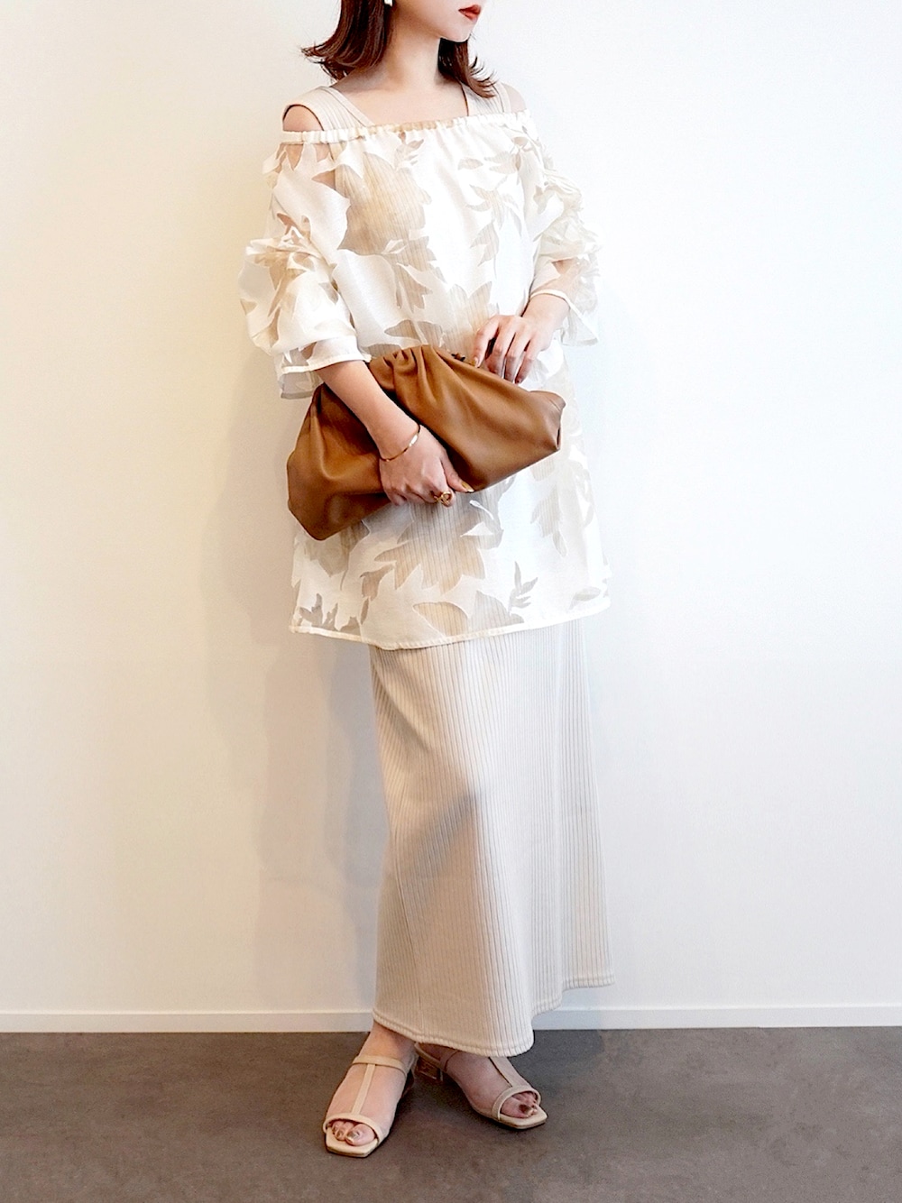 haushinkaさんの「organdy flower candy sleeve TOPS（WILLFULLY）」を使ったコーディネートの1枚目の写真