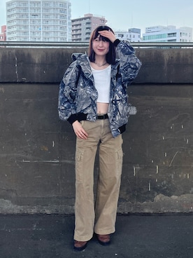 manaさんの「ローライズ カーゴ バギーカーキパンツ（GAP | ギャップ）」を使ったコーディネート