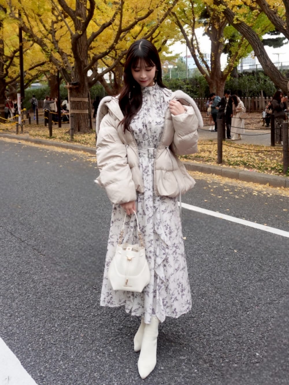 karenさんの「キャンバス ドロウストリングバケツバッグ / Canvas Drawstring Bucket Bag（CHARLES & KEITH）」を使ったコーディネートの1枚目の写真