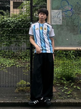 「adidas(アディダス)のアルゼンチン代表 26 ホーム レプリカ ユニフォーム / アディダス adidas(Tシャツ/カットソー)」を使った、junさん(メンズ・170cm)の夏コーディネート