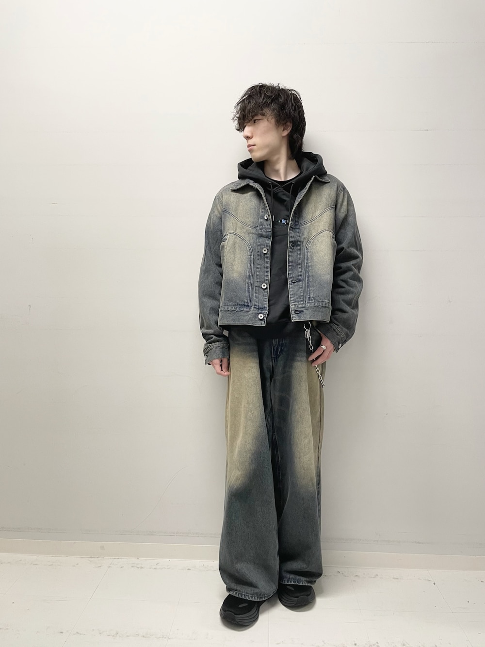 Renさんの「Gem Stone Cropped Hoodie（SENSE OF PLACE by URBAN RESEARCH）」を使ったコーディネートの1枚目の写真