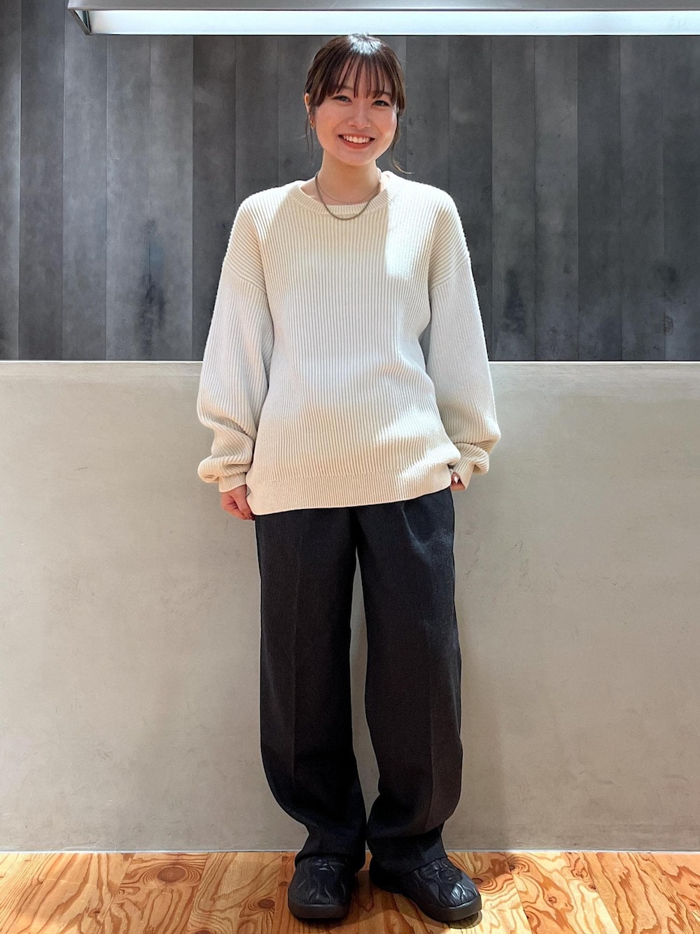 HINAさんの「WOOL SAXONY 2TUCK SLACKS（Saturdays NYC）」を使ったコーディネートの1枚目の写真