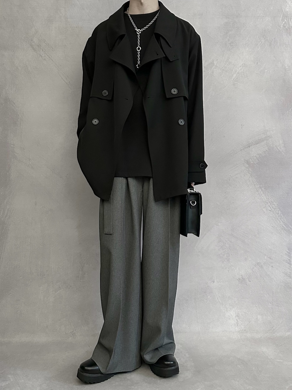 cobaさんの「【SERACE】Oversize drape stand neck short trench coat / オーバーサイズドレープスタンドネックショートトレンチコート（SERACE）」を使ったコーディネートの1枚目の写真