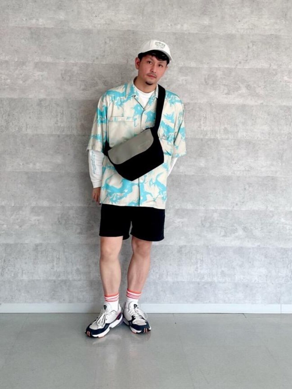 Manhattan Portage Staffさんの「S/S Aloha Shirt（Manhattan Portage）」を使ったコーディネートの1枚目の写真