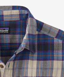 patagonia | ロングスリーブ・ライトウェイト・フィヨルド・フランネル・シャツ 長持ちしてクローゼットの定番となる、丈夫でソフトで軽量なフランネル製シャツ。オーガニック認定を目指す農場を支援するコットン・イン・コンバージョン100%を使用。フェアトレード・サーティファイドの工場で製造(シャツ/ブラウス)