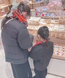 アクセサリー見る二人 | その他