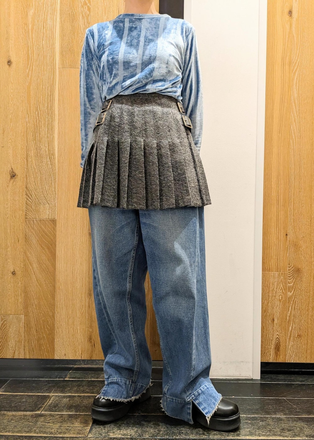 mayakatsuraさんの「【O'Neil of Dublin for ADAM ET ROPE'】FASHION KILT (36CM)（ADAM ET ROPE'）」を使ったコーディネートの5枚目の写真