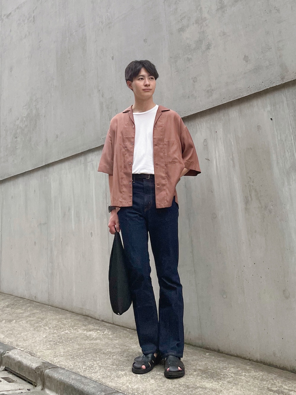 ryuさんの「CUPRO RELAX OPEN COLLAR（LIDNM）」を使ったコーディネートの2枚目の写真