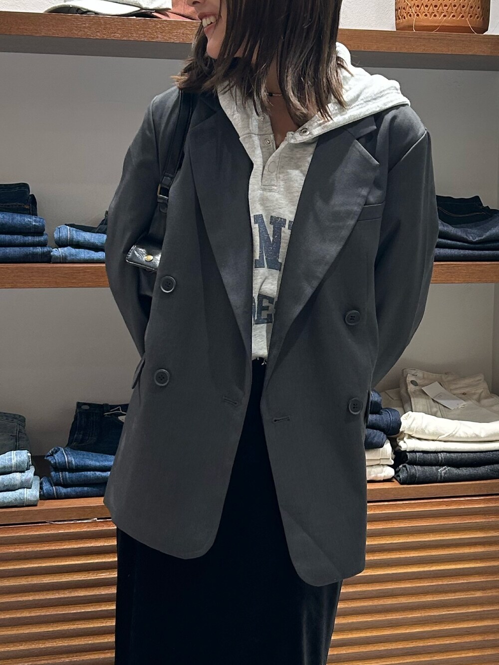 藤原麻帆さんの「ルーズシルエットジャケット（Ungrid）」を使ったコーディネートの4枚目の写真