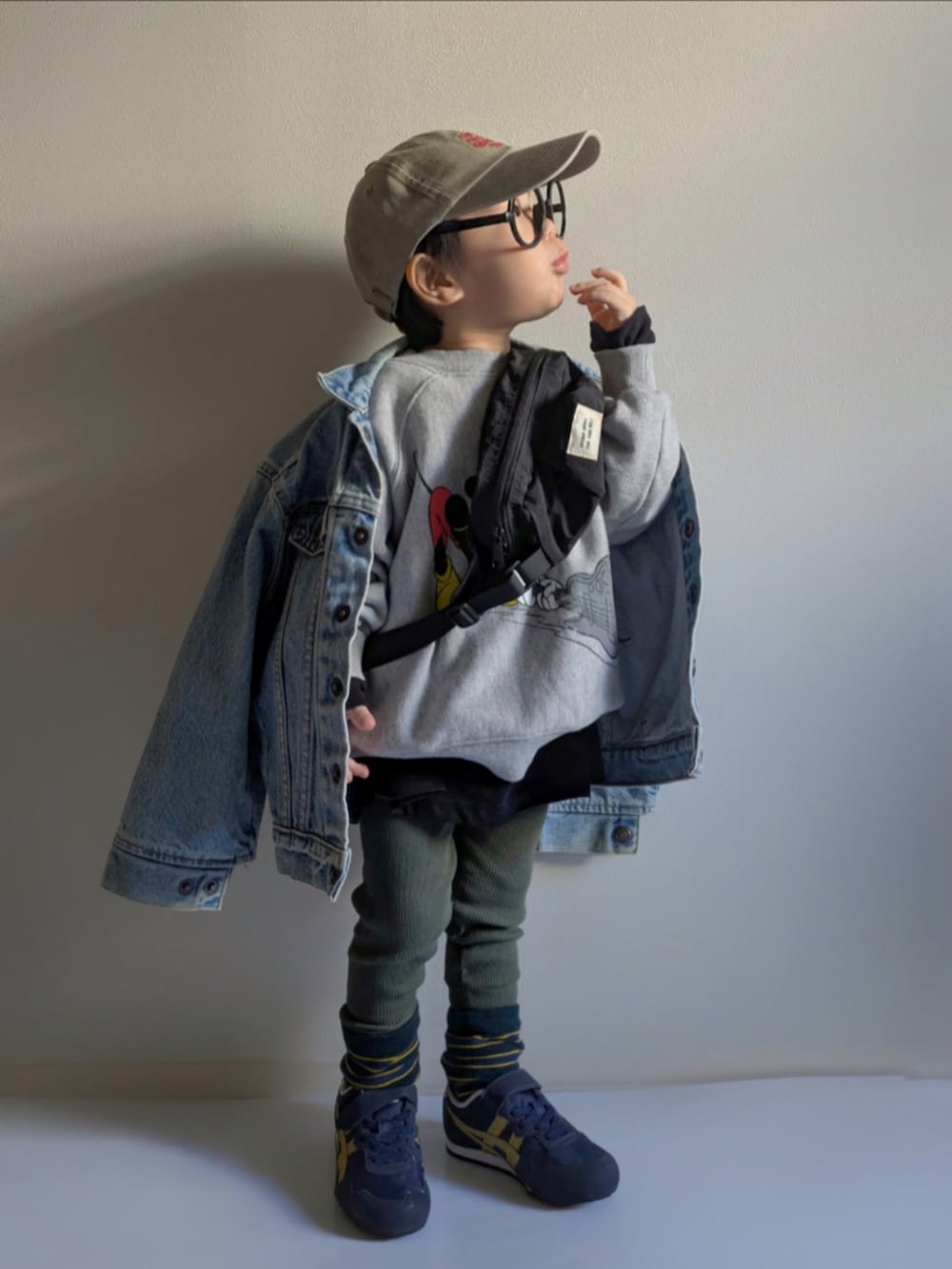 EITOさんの「FRUIT OF THE LOOM Pigment kids LOW CAP（FRUIT OF THE LOOM）」を使ったコーディネートの2枚目の写真