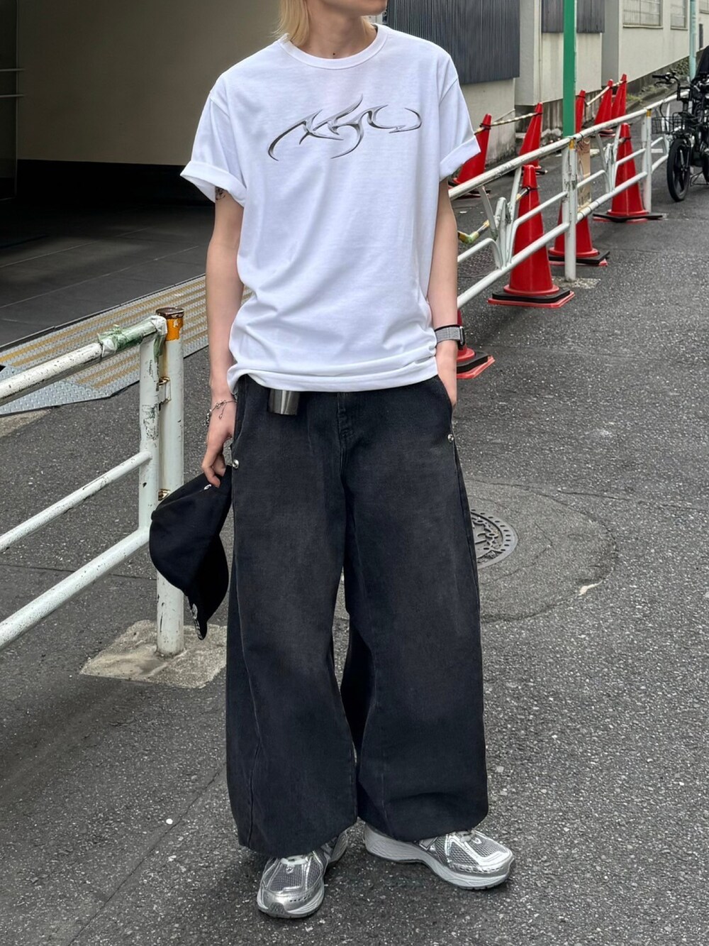 Never mind the XU / Chikashitsu+さんの「韓国ブランド AJOBYAJO アジョバイアジョ Tribal AJO T-Shirt トライバル オーバーサイズ 半袖T 半袖Tシャツ ロゴTシャツ 半袖トップス ロゴT プリントTシャツ 韓国ストリート 韓国ファッション（AJOBYAJO）」を使ったコーディネートの2枚目の写真