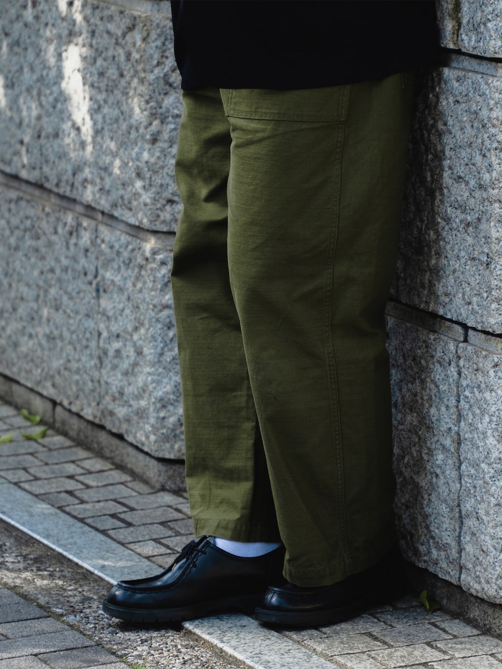 やしーさんの「GUNG HO / Wide Fatigue Trouser（GUNG HO）」を使ったコーディネートの5枚目の写真