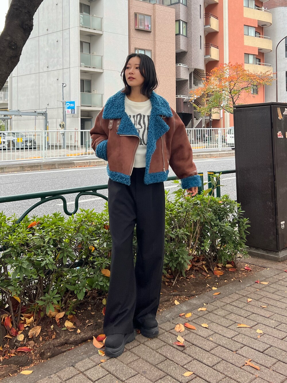 Hinariさんの「スウェードフェイクムートンショートジャケット（MURUA）」を使ったコーディネートの2枚目の写真