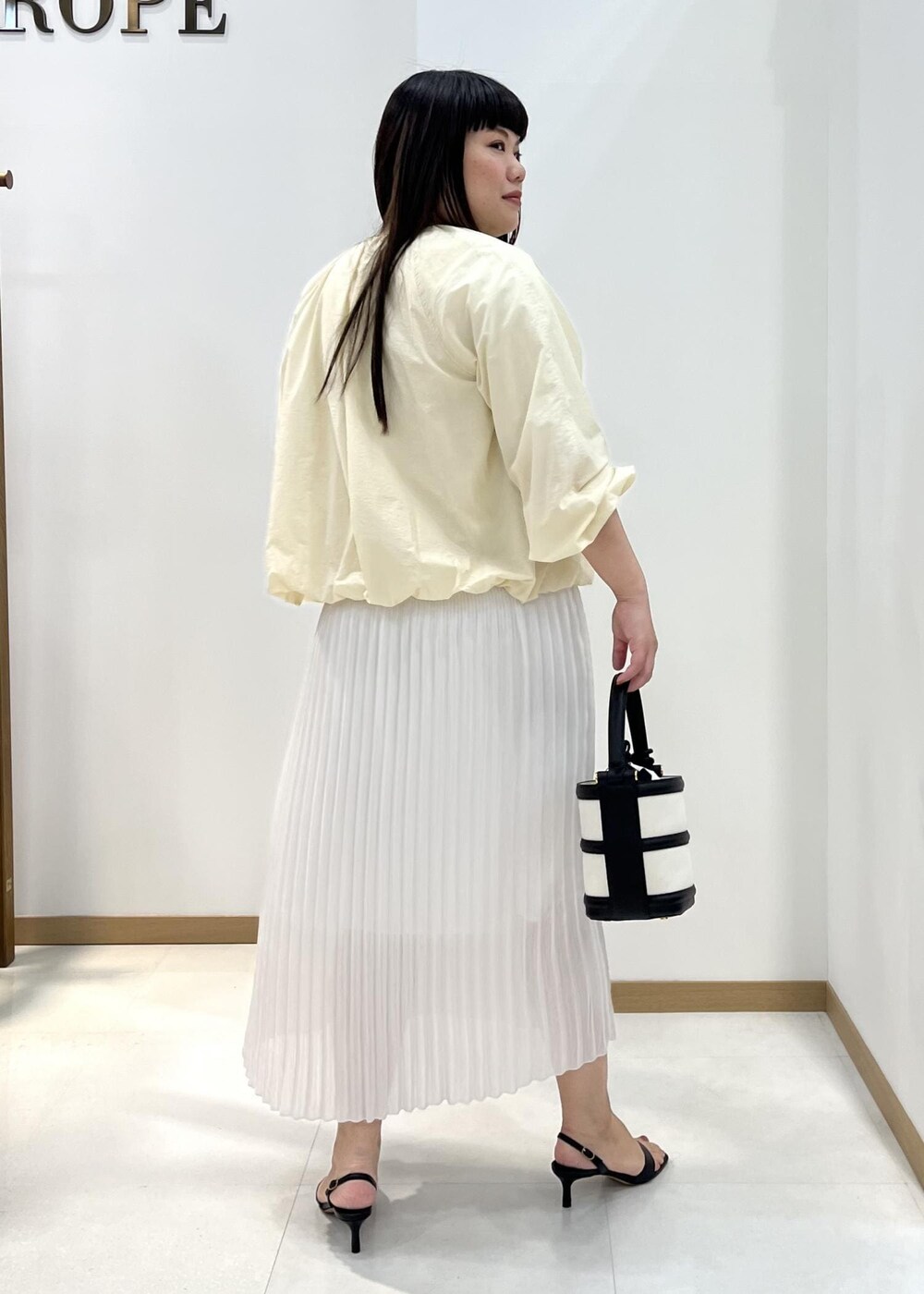 Asaさんの「Anna Canvas Bag （アンナ キャンバス バッグ）【ポーチ付き】（ROPE'）」を使ったコーディネートの3枚目の写真