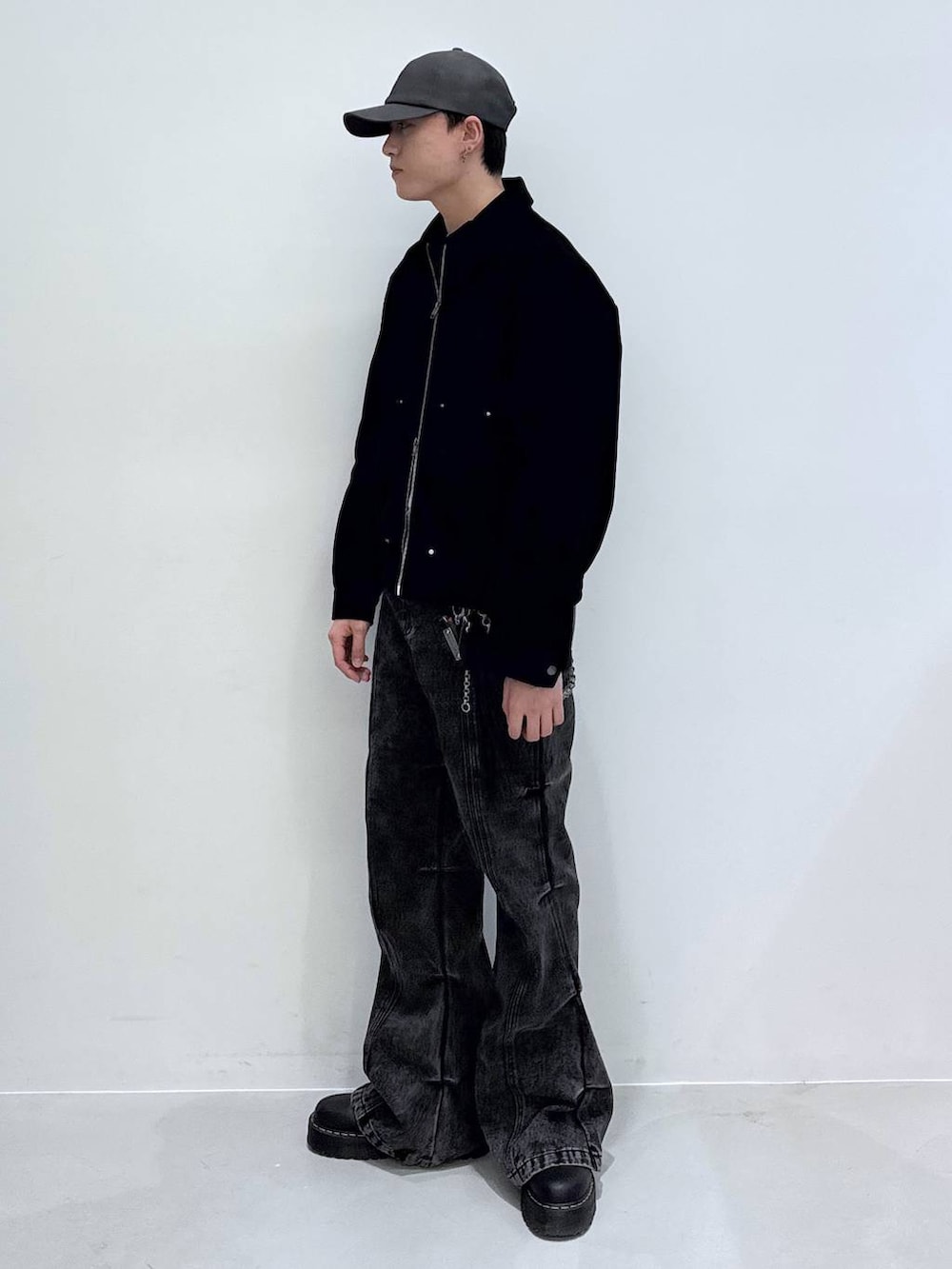 Rikutoさんの「【UNISEX】LMC／METALLICロゴT  2114128（LMC）」を使ったコーディネートの4枚目の写真