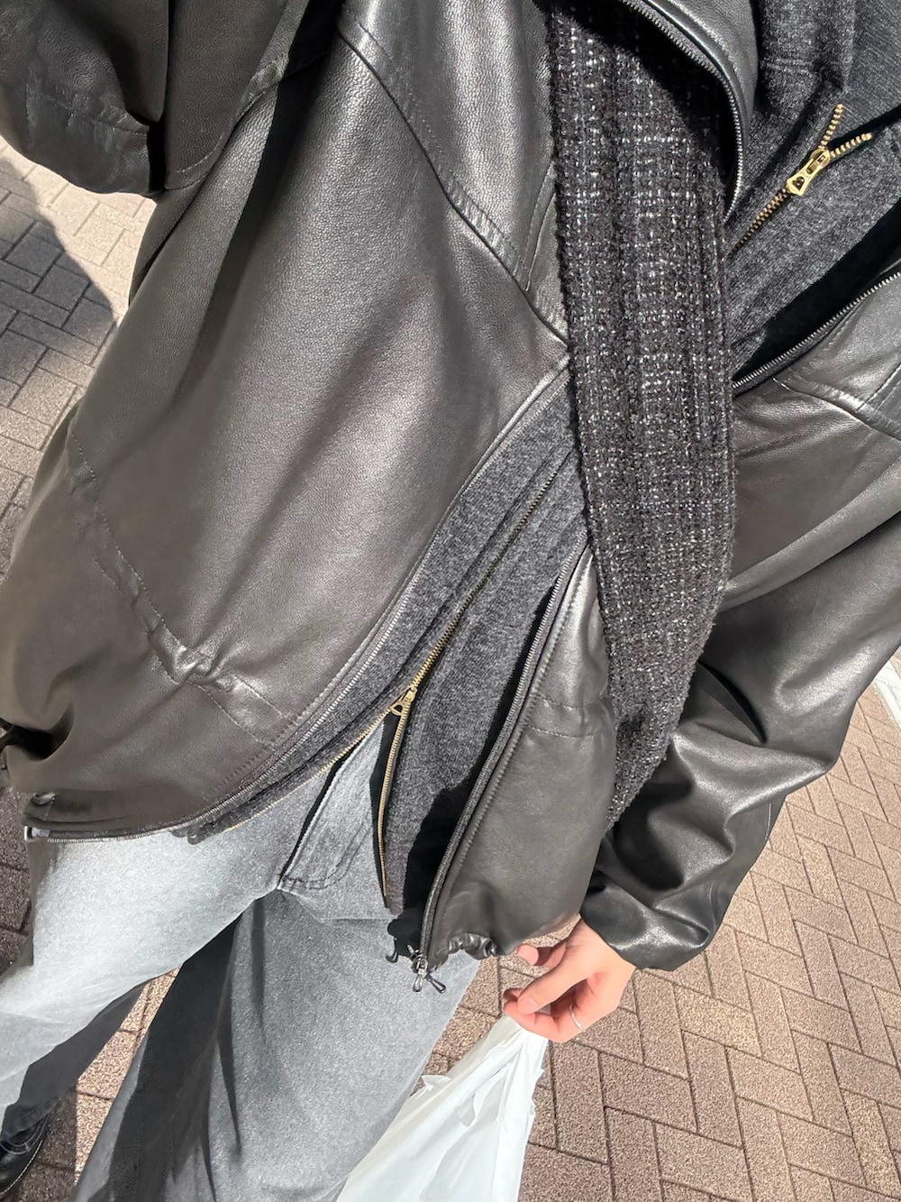 ひらひらさんの「GOAT LEATHER TECH BLOUSON（LIDNM）」を使ったコーディネートの4枚目の写真