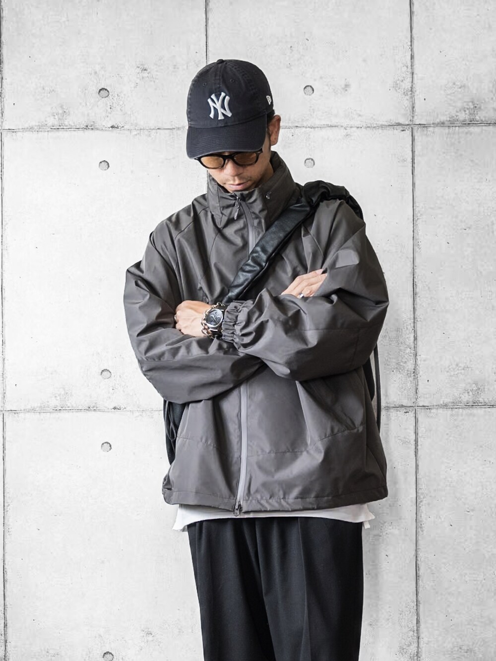 しゅんたろーさんの「2 LAYER SOFT SHELL TECH BLOUSON（WYM LIDNM）」を使ったコーディネートの2枚目の写真