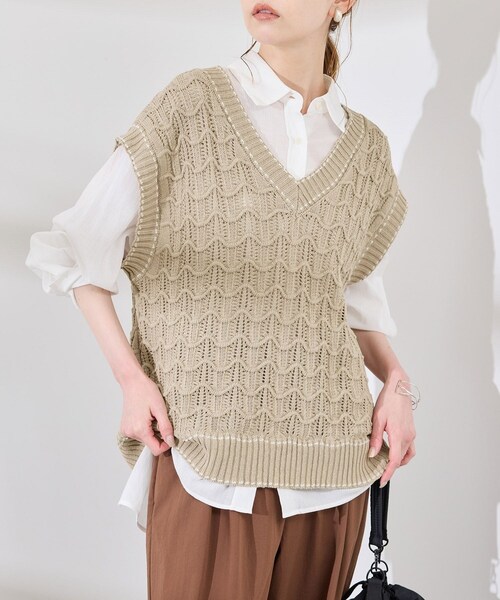 ROPE' PICNIC(ロペピクニック)の「配色ステッチ透かし編みニットベスト(ベスト・レディース・オフホワイト/ベージュ/サックス・38)」の2枚目の写真