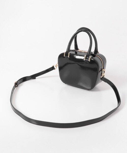 URBAN RESEARCH(アーバンリサーチ)の「CHRISTIAN VILLA エナメルカーフレザーショルダーバッグ(ショルダーバッグ・レディース・BLACK・-0)」の6枚目の写真