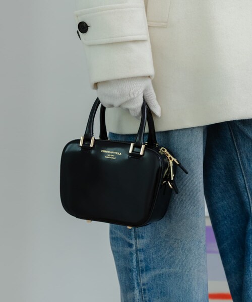 URBAN RESEARCH(アーバンリサーチ)の「CHRISTIAN VILLA エナメルカーフレザーショルダーバッグ(ショルダーバッグ・レディース・BLACK・-0)」の1枚目の写真