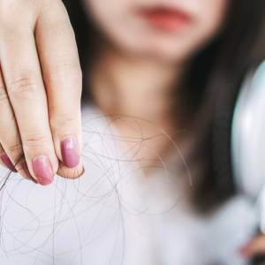 疲れやすい…抜け毛が多い…その症状、実は貧血かも?貯蔵鉄の不足「隠れ貧血」の正体とは【医師監修】