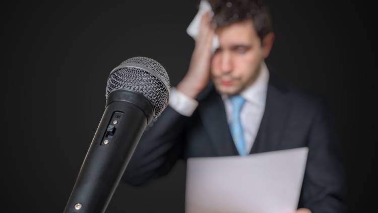 人前で話すのが苦手な人に試して欲しい【7つの対処法】臨床心理士が解説