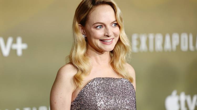 54歳、SNSで眩しいビキニ姿を披露したヘザー・グラハム、若さを保つ秘訣…驚きの「睡眠法」とは?