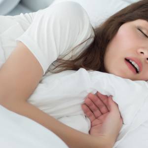 いびきで友達と旅行できない…眠りが浅い…【睡眠専門医が教える】「いびき」の治し方