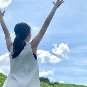 腕を上げにくい・肘が伸びにくい人必見【硬いのは背中?】腕がスッと上がる背中ほぐしストレ