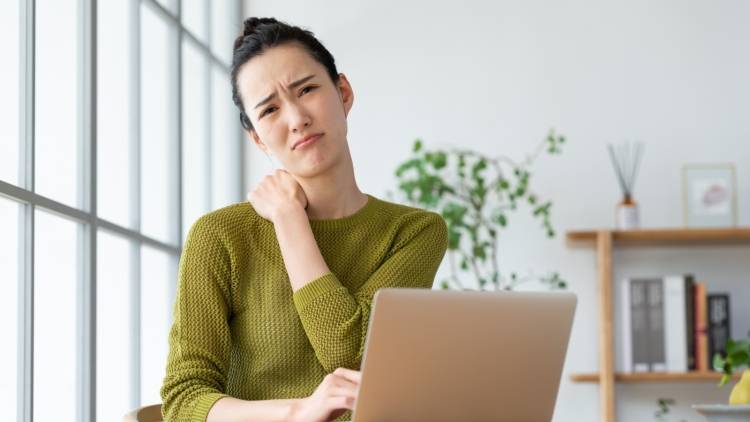 あなたは凝りやすい人？ガッチガチに硬くなった〈肩まわり〉をゆるゆるにほぐす方法