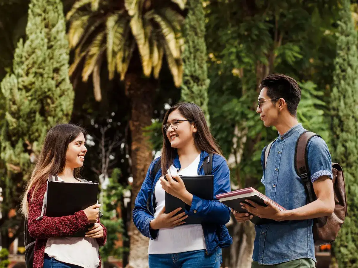 7 essential things to do when you arrive in Australia as an international student:Image