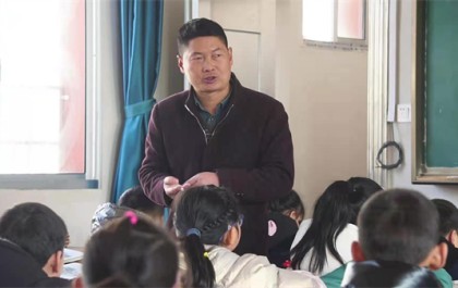 廖桃生：三尺讲台育桃李 扎根基层献良策