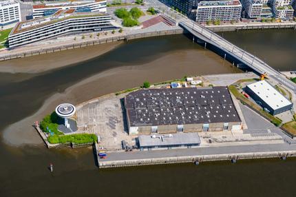 Hamburger Oper: Am Baakenhöft in der Hamburger Hafencity soll die neue Oper gebaut werden. ++++++++++<br /> HAMBURG 19.05.2023 Lagerhallen und SpeditionsgebÃ¤ude " Kakaospeicher BaakenhÃ¶ft " und VwewaltungsgebÃ¤ude der Hamburg Cruise Center und Wonhaus Lighthouse Zero in Hamburg, Deutschland.