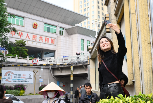 镜观·回响｜影像见��?75载中越人文交��?