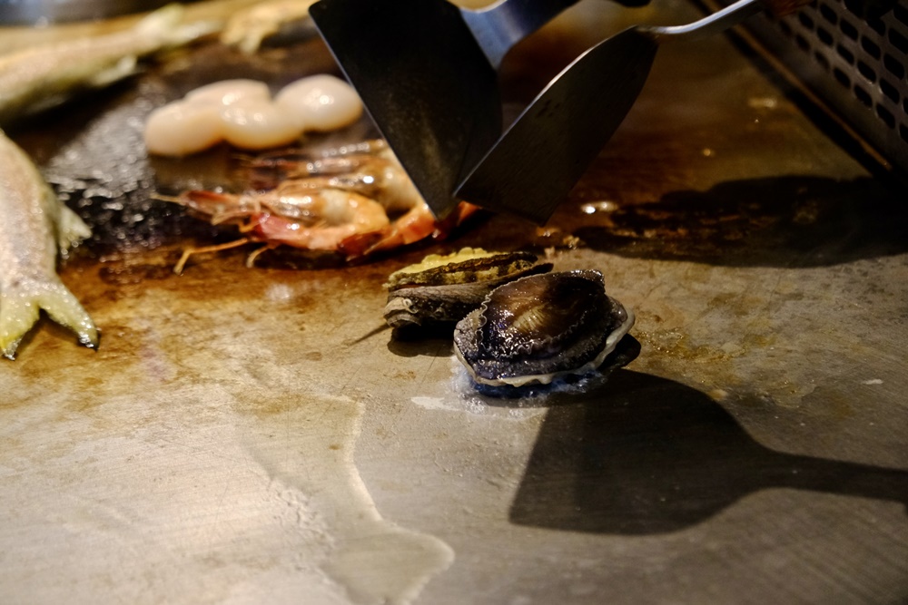 鐵板燒美味探險！新北「淘淘鐵板燒」必吃黑松露蘑菇濃湯與北海道