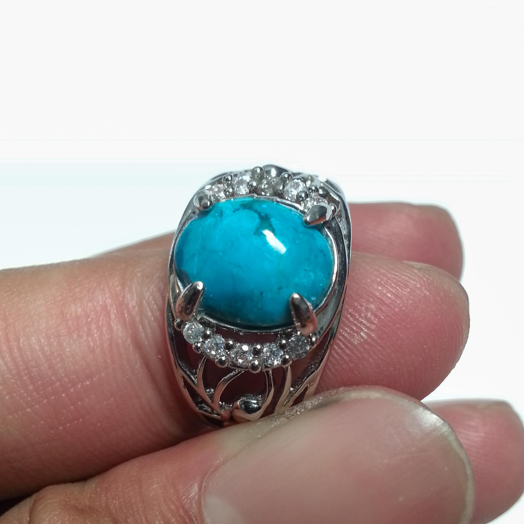 Batu bacan palamea yang sudah mulai mengkristal.