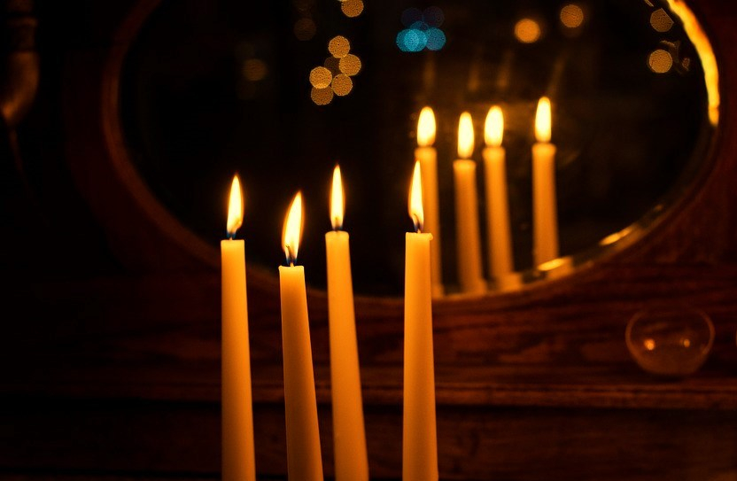 candles in mirror from pixabay (2)